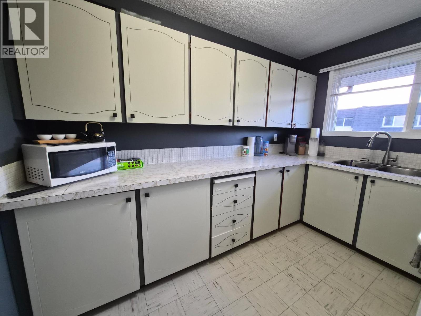 6 1291 Bernard Avenue, Kelowna