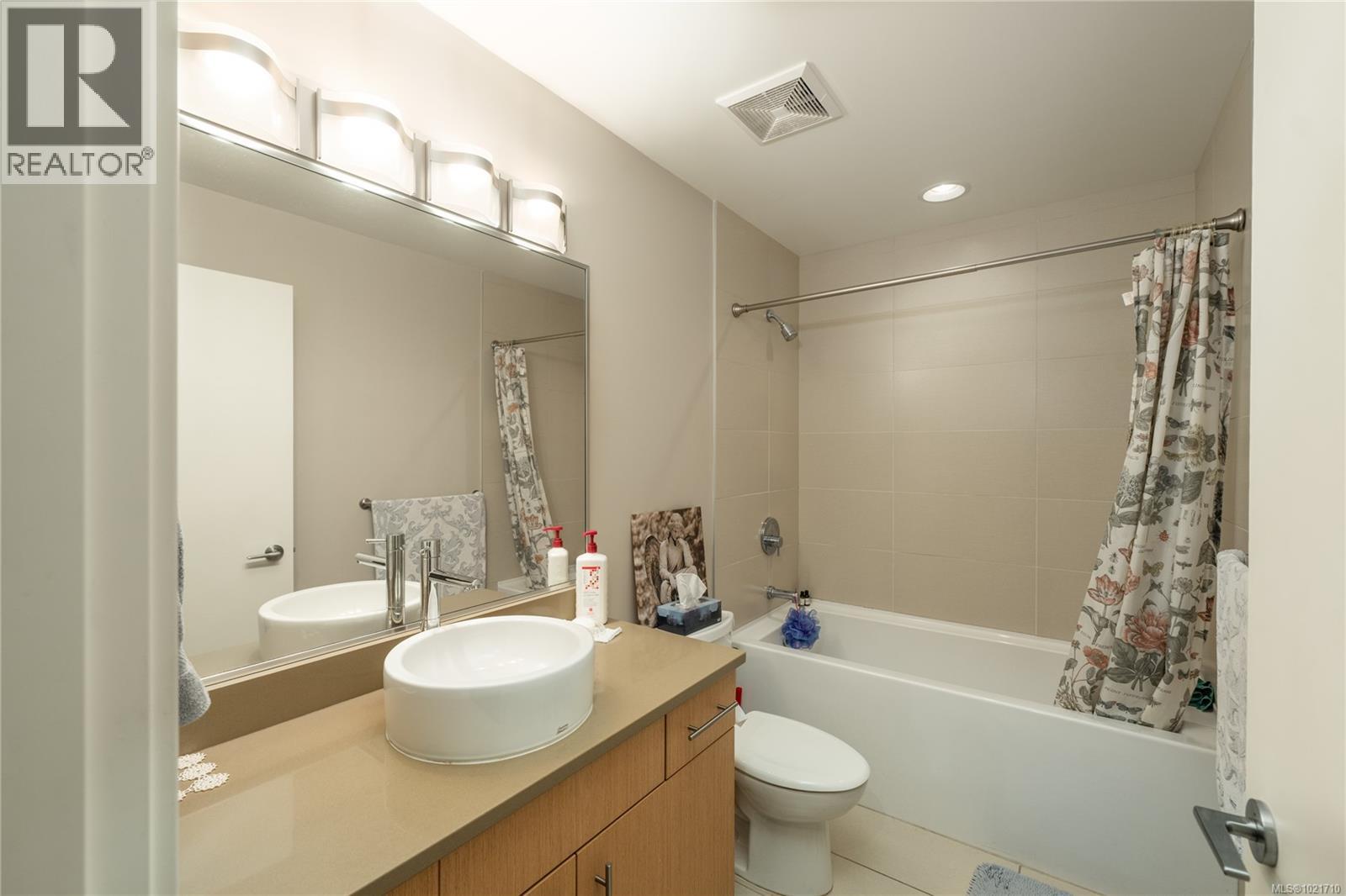 103 4529 West Saanich Road, Saanich