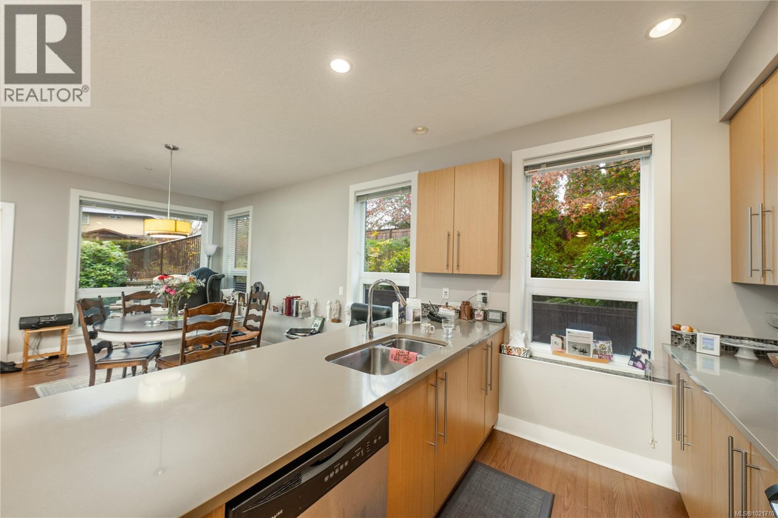 103 4529 West Saanich Road, Saanich