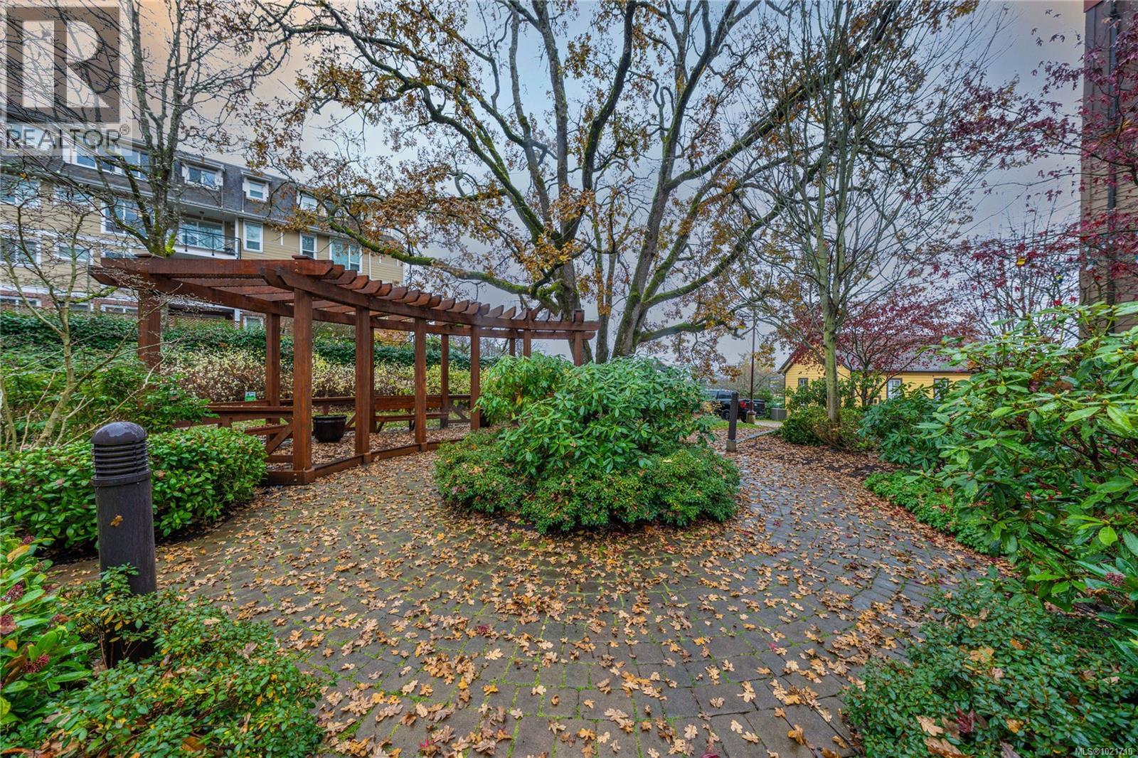 103 4529 West Saanich Road, Saanich