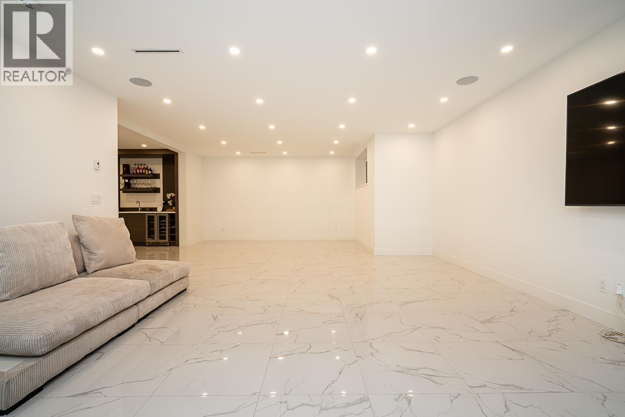 1026 BELMONT AVENUE, North Vancouver