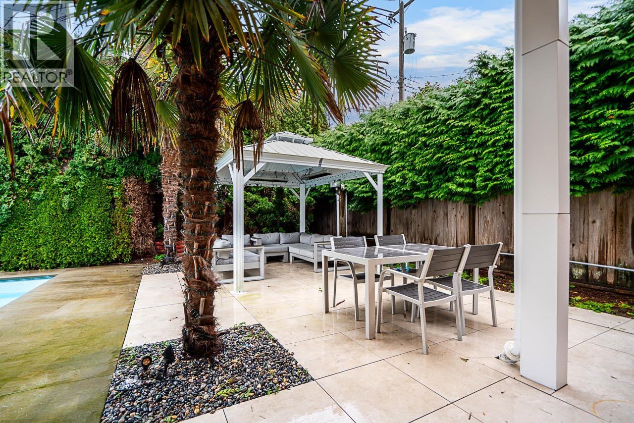 1026 BELMONT AVENUE, North Vancouver