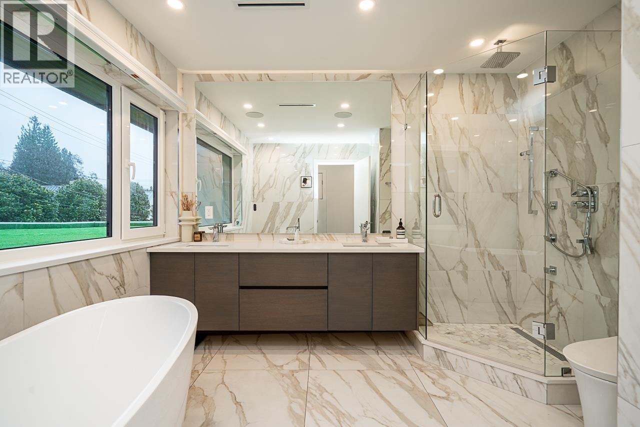 1026 BELMONT AVENUE, North Vancouver