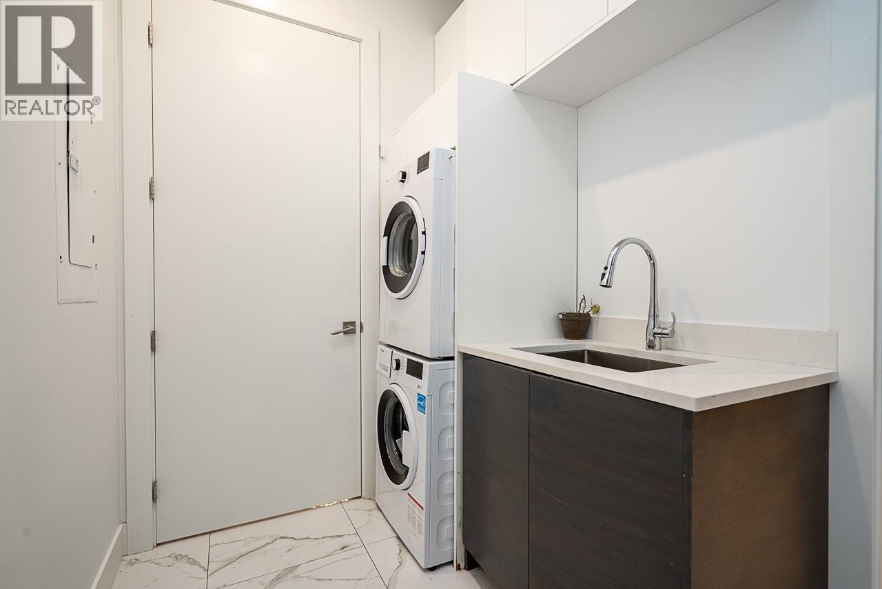 1026 BELMONT AVENUE, North Vancouver