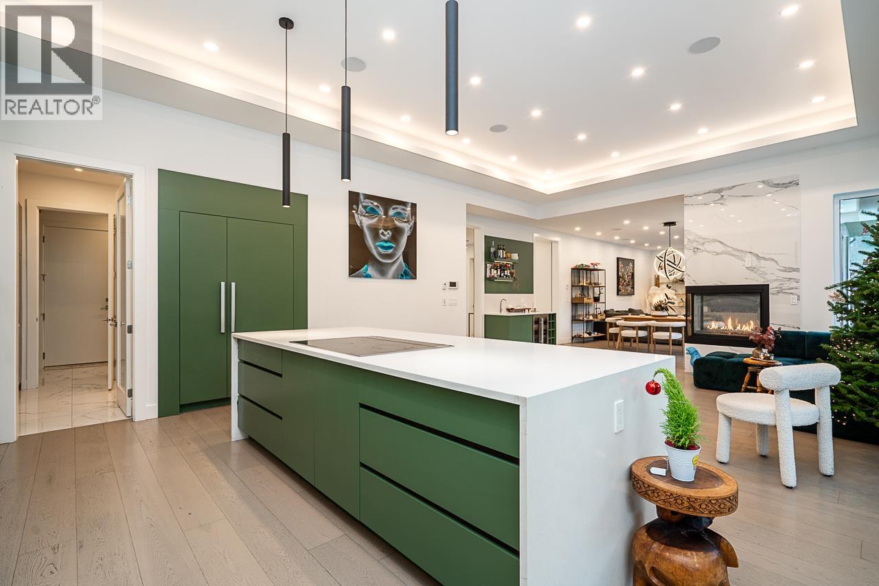 1026 BELMONT AVENUE, North Vancouver