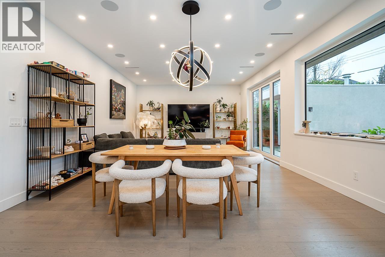 1026 BELMONT AVENUE, North Vancouver