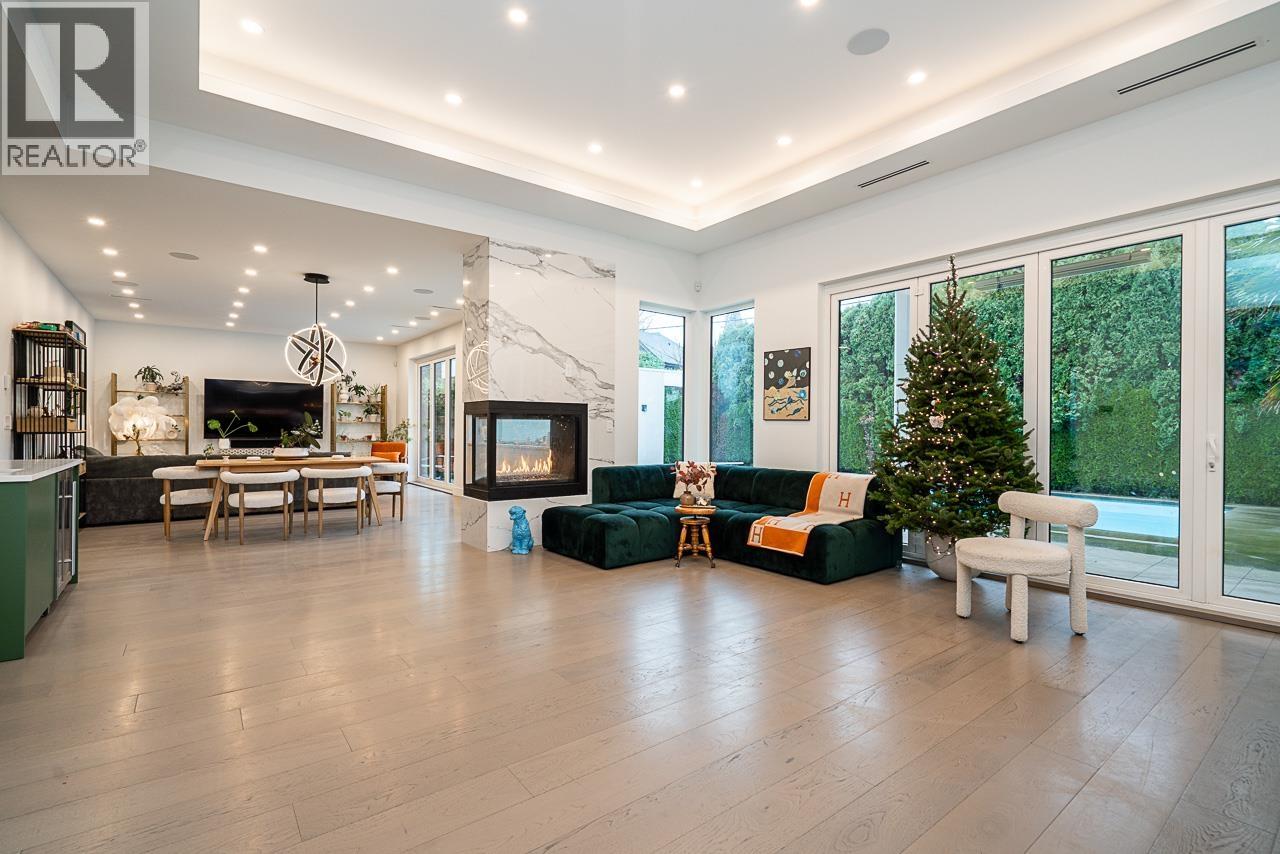 1026 BELMONT AVENUE, North Vancouver