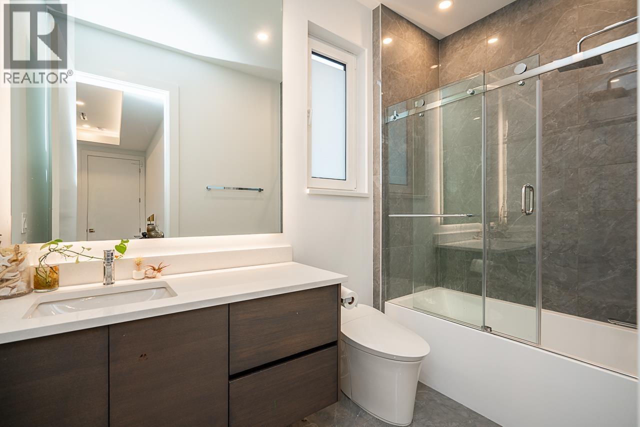 1026 BELMONT AVENUE, North Vancouver