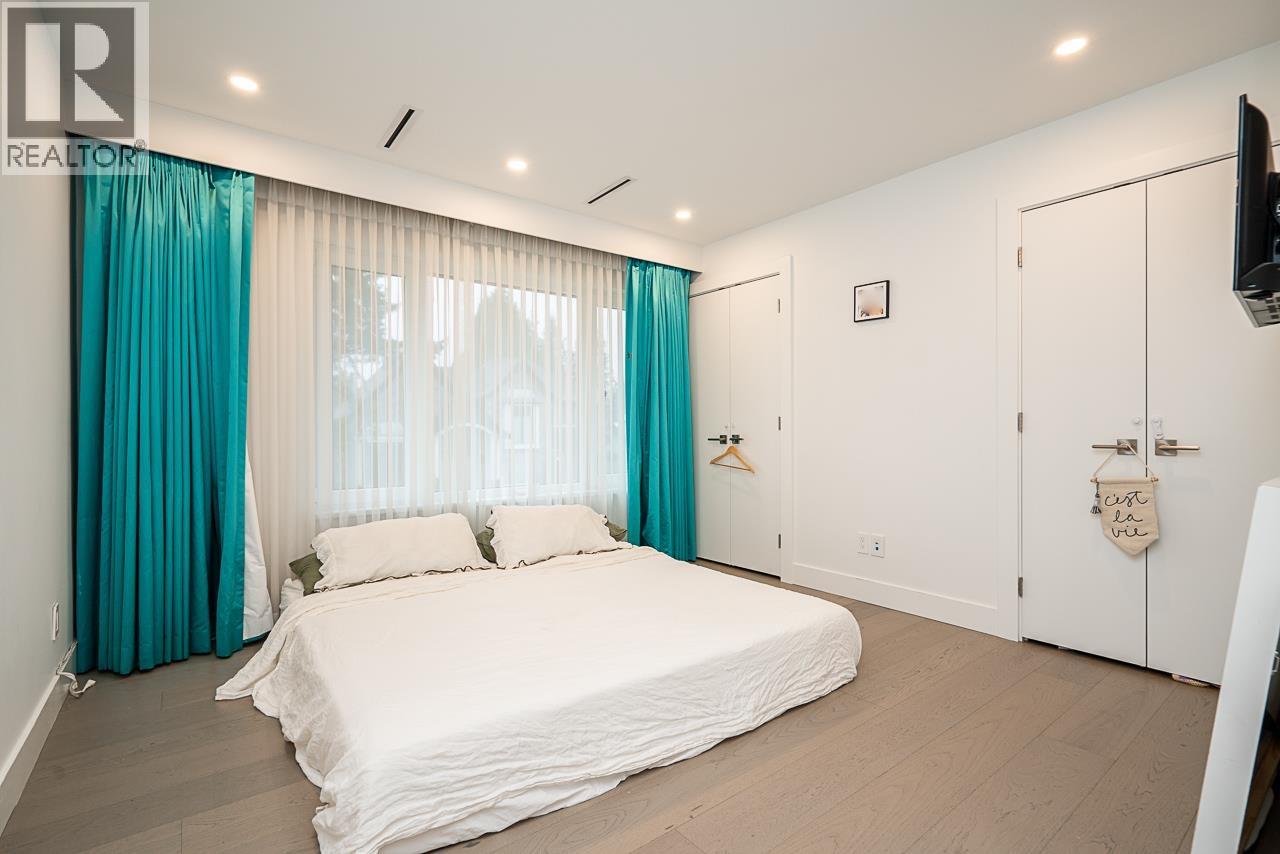 1026 BELMONT AVENUE, North Vancouver