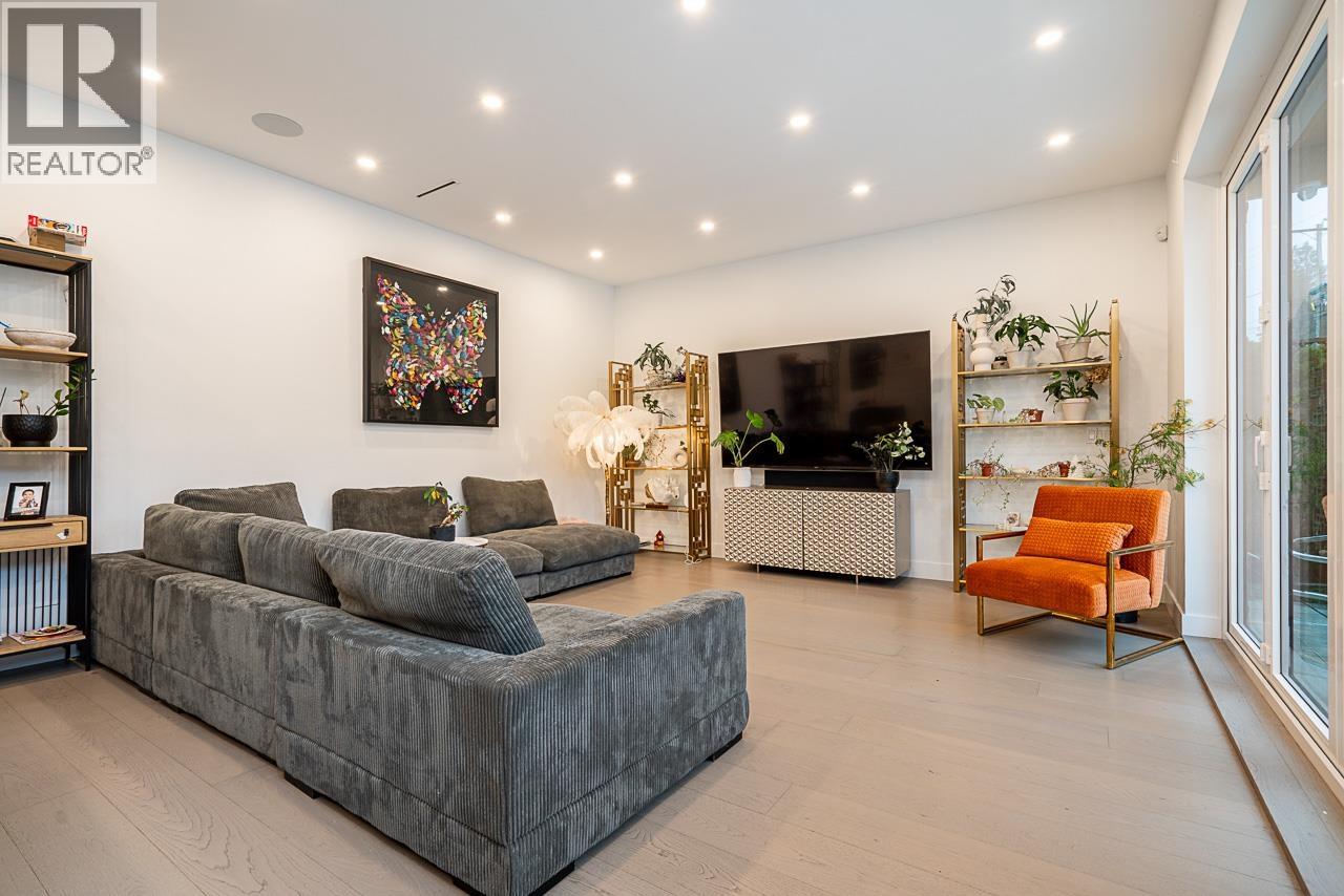 1026 BELMONT AVENUE, North Vancouver