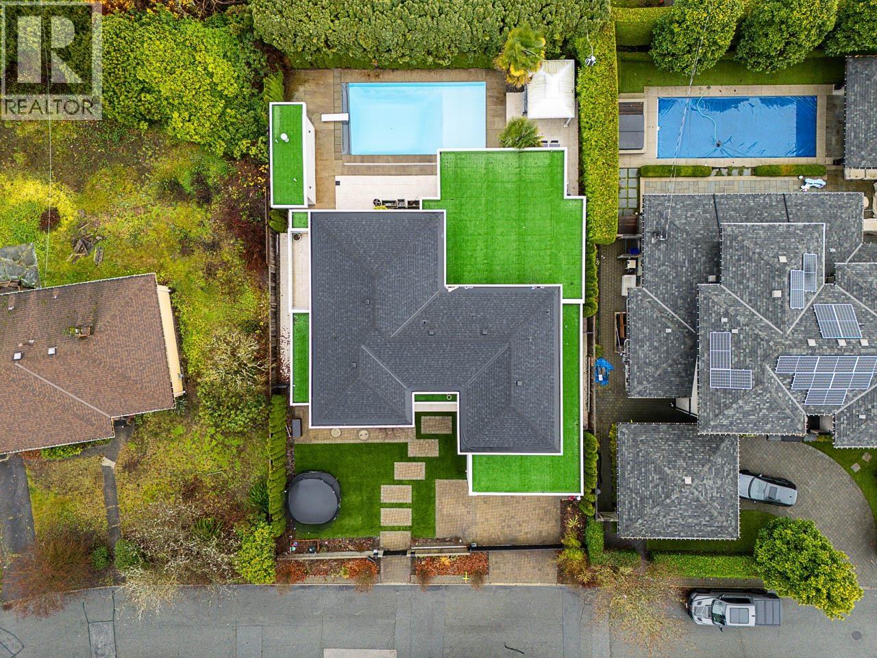 1026 BELMONT AVENUE, North Vancouver