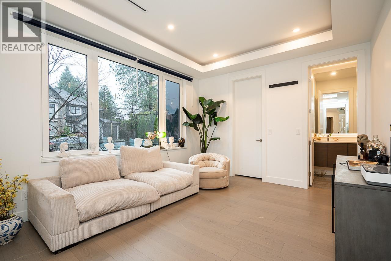 1026 BELMONT AVENUE, North Vancouver