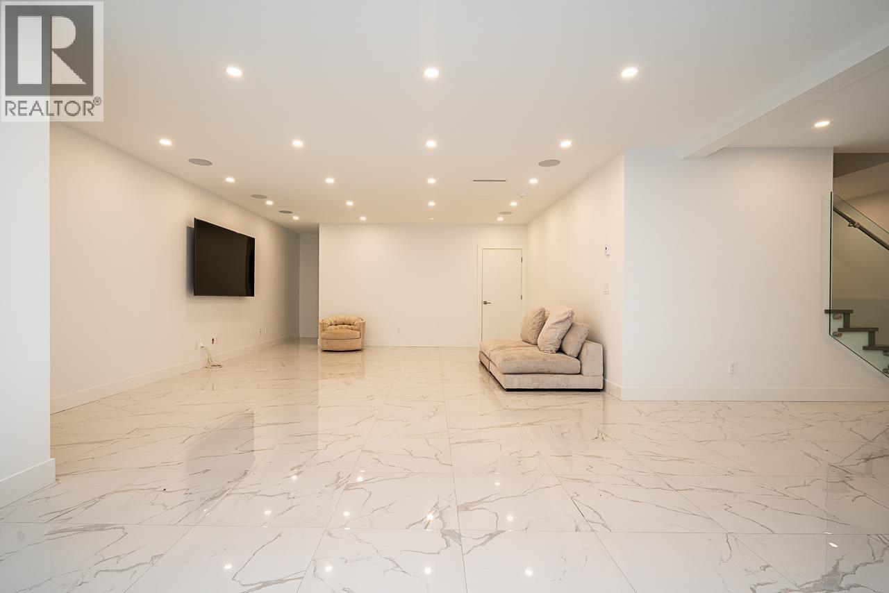 1026 BELMONT AVENUE, North Vancouver