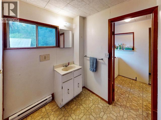 5162 SELLENTIN STREET, Texada Island