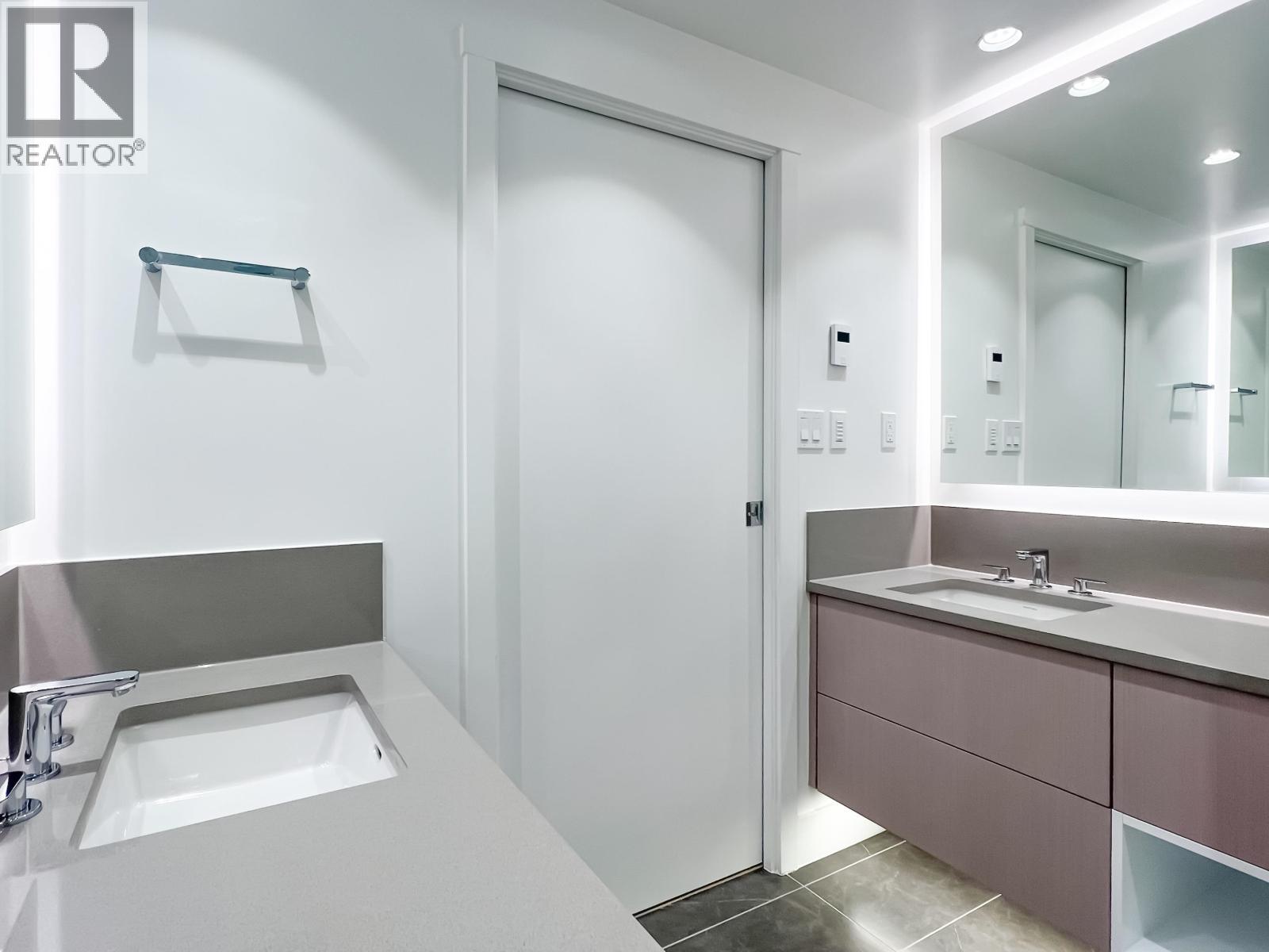 807 1675 LIONS GATE LANE, North Vancouver