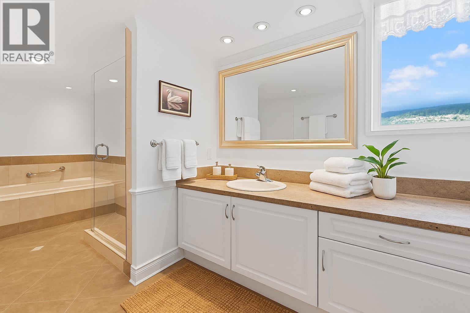 1601 2203 BELLEVUE AVENUE, West Vancouver