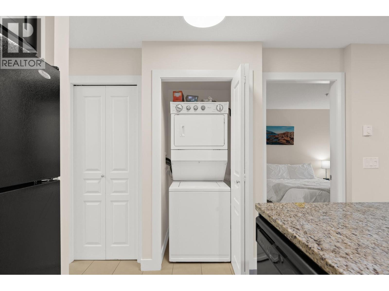 210 1093 Sunset Drive, Kelowna