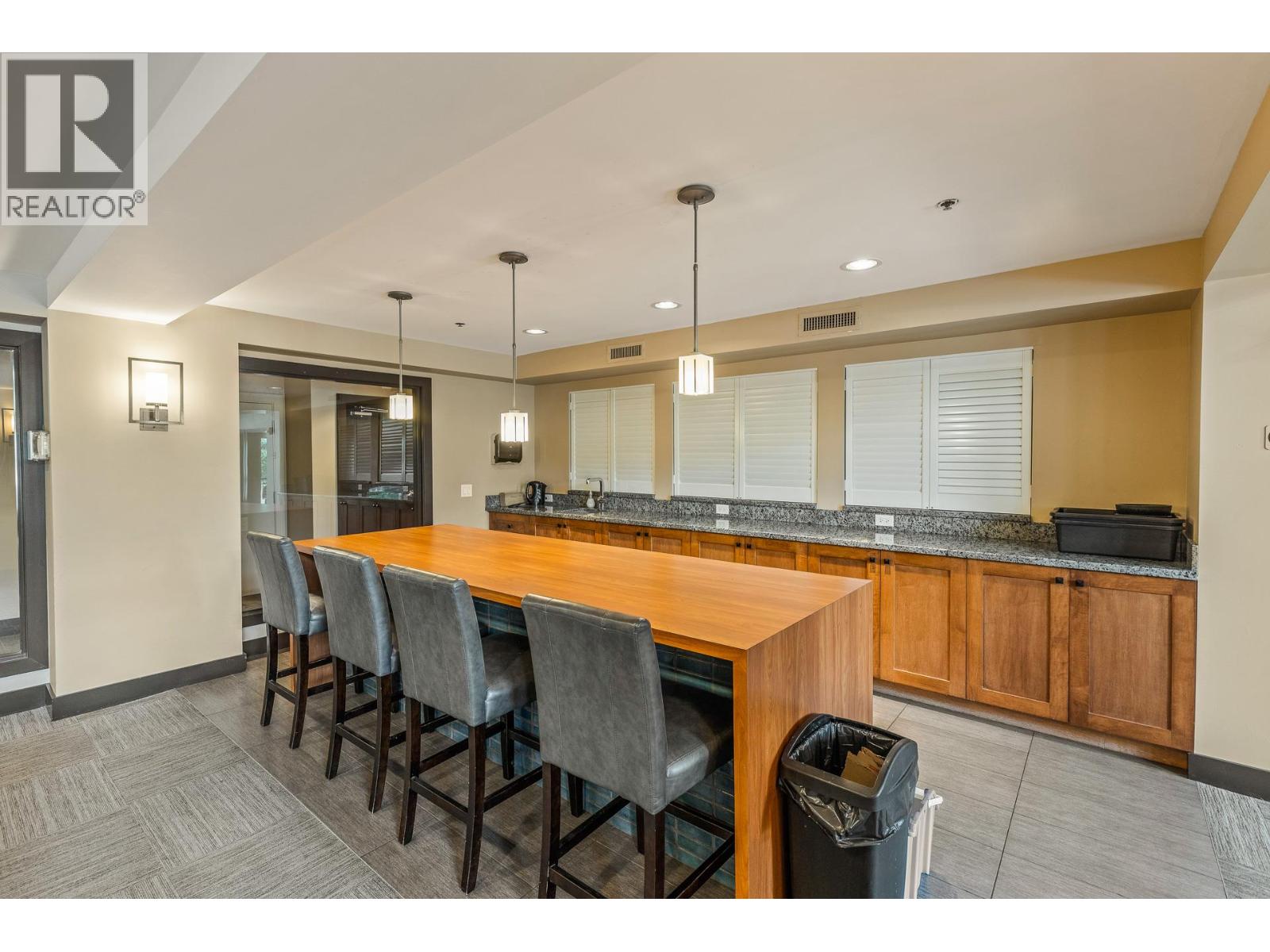 210 1093 Sunset Drive, Kelowna