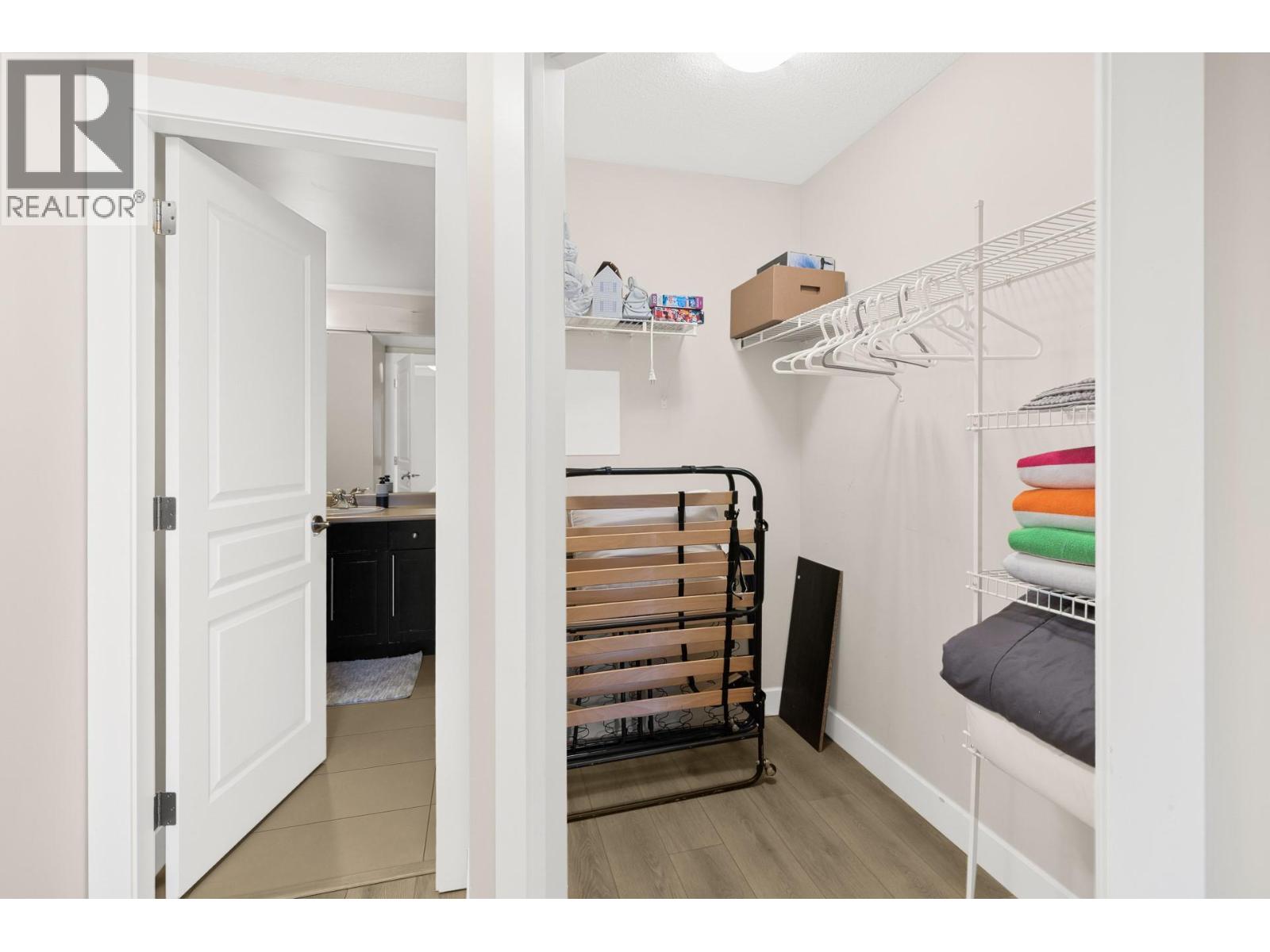 210 1093 Sunset Drive, Kelowna