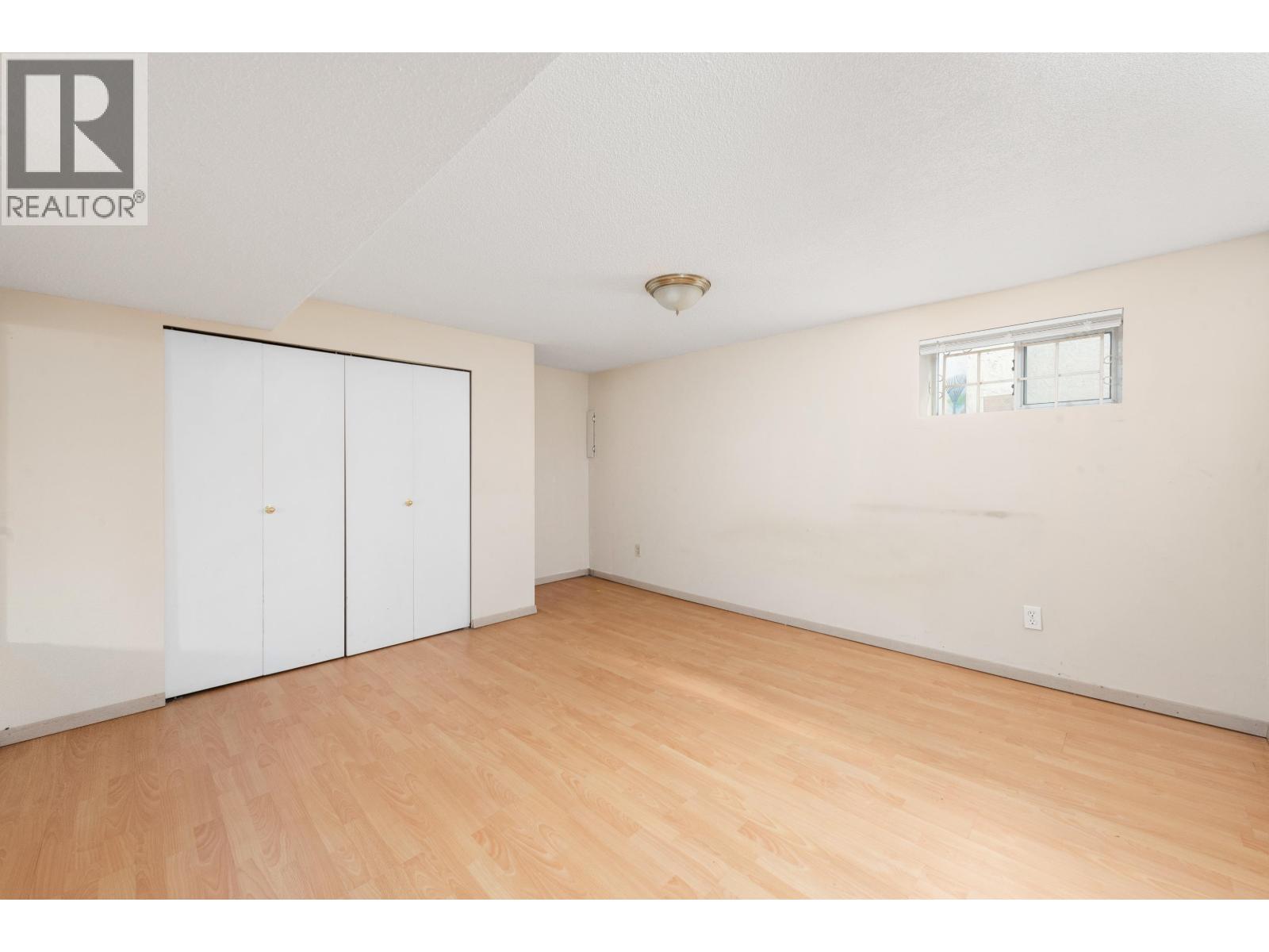 5556 EARLES STREET, Vancouver