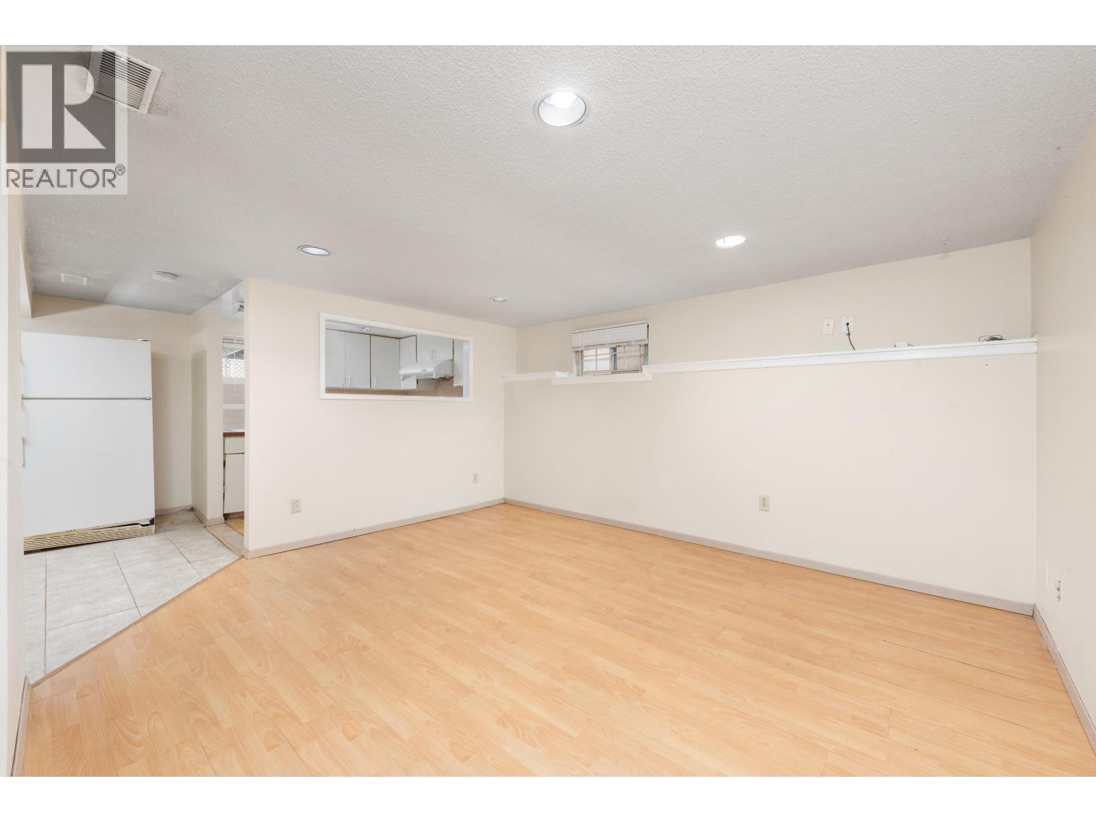 5556 EARLES STREET, Vancouver