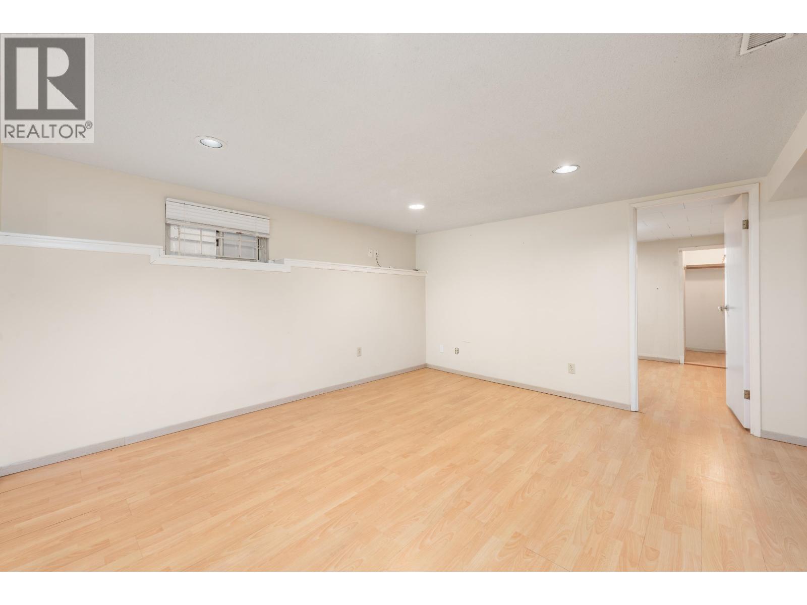 5556 EARLES STREET, Vancouver