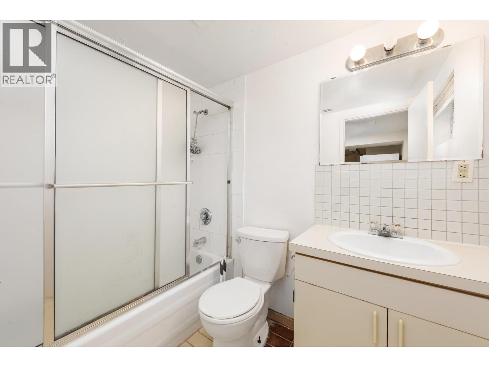 5556 EARLES STREET, Vancouver