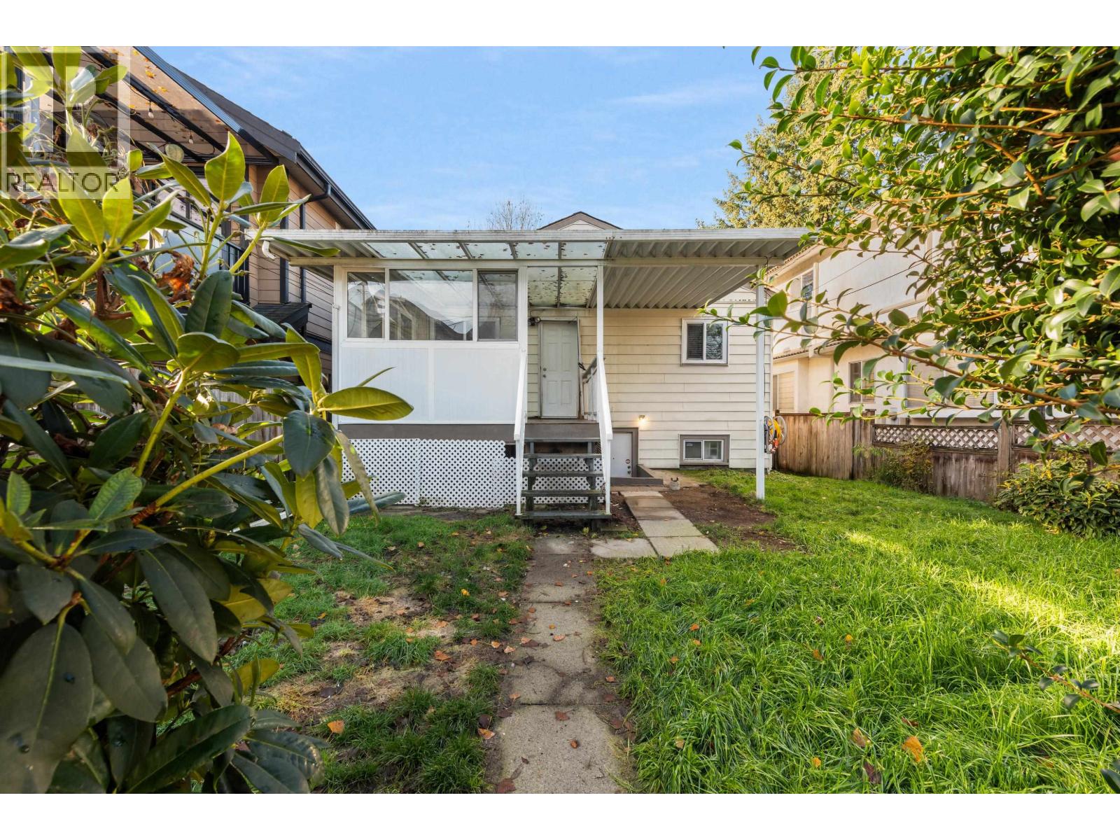 5556 EARLES STREET, Vancouver