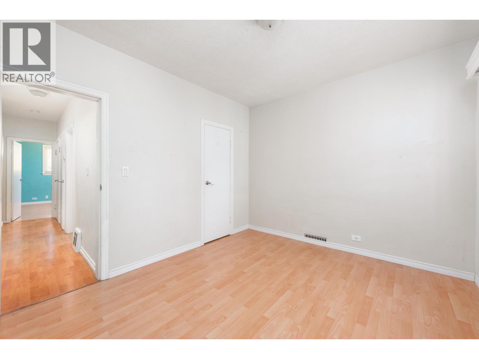 5556 EARLES STREET, Vancouver