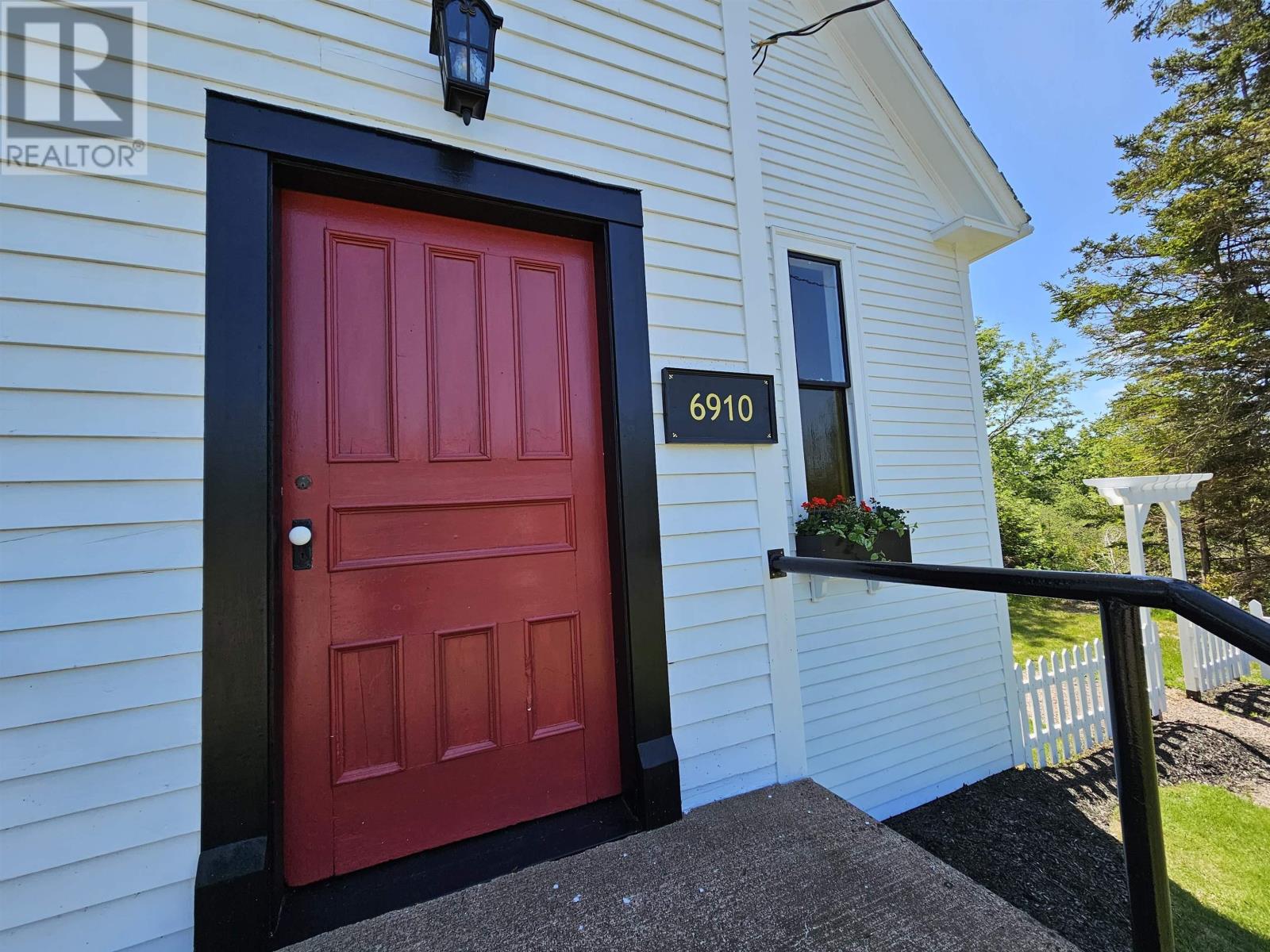 Property 7 of 38 of 6910 Highway 2