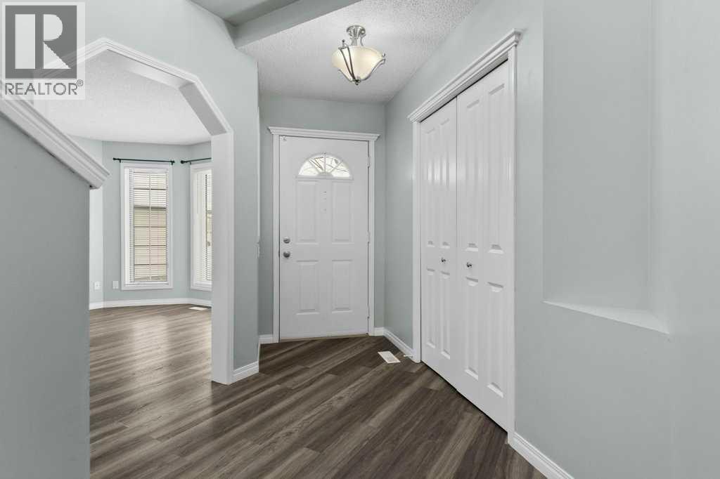 Single Family House for Sale in  Douglas Woods Heights SE Douglasdale/Glen Calgary 