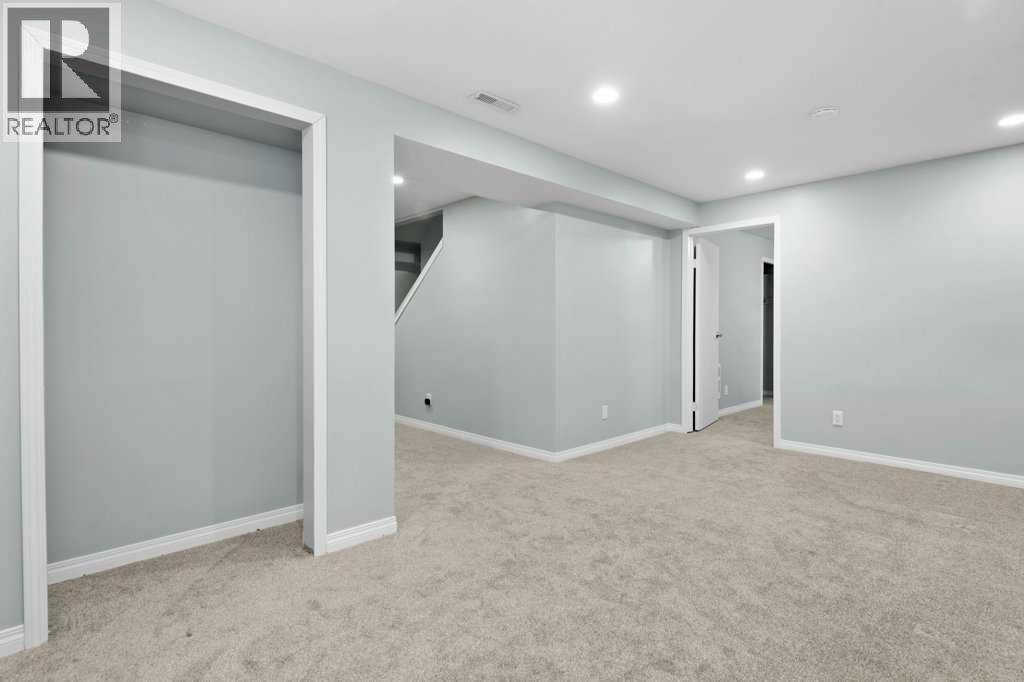 Single Family House for Sale in  Douglas Woods Heights SE Douglasdale/Glen Calgary 