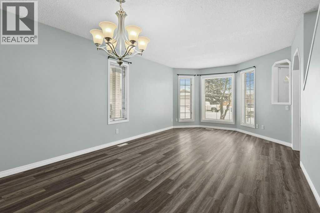 Single Family House for Sale in  Douglas Woods Heights SE Douglasdale/Glen Calgary 