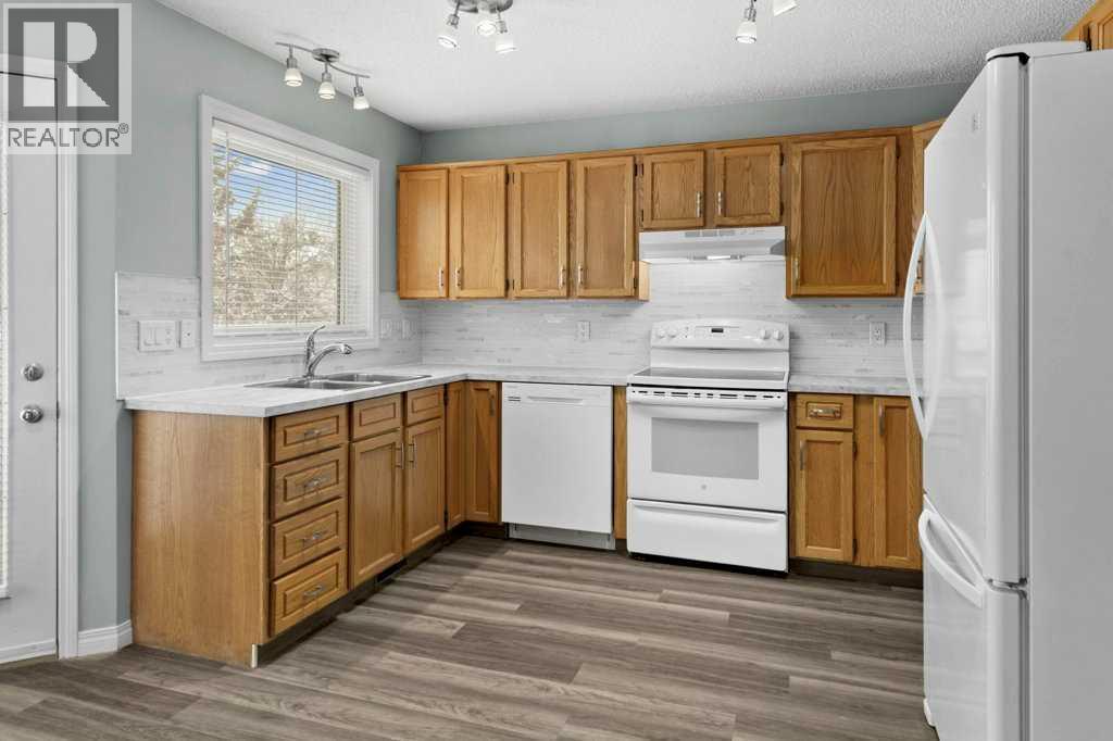 Single Family House for Sale in  Douglas Woods Heights SE Douglasdale/Glen Calgary 