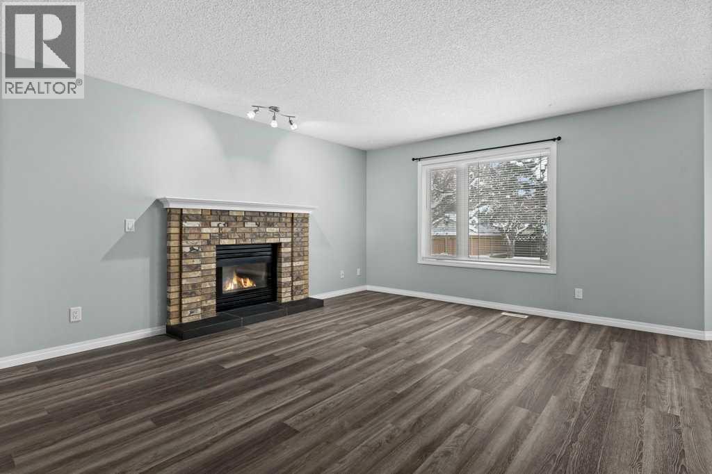 Single Family House for Sale in  Douglas Woods Heights SE Douglasdale/Glen Calgary 