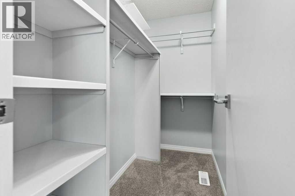 Single Family House for Sale in  Douglas Woods Heights SE Douglasdale/Glen Calgary 