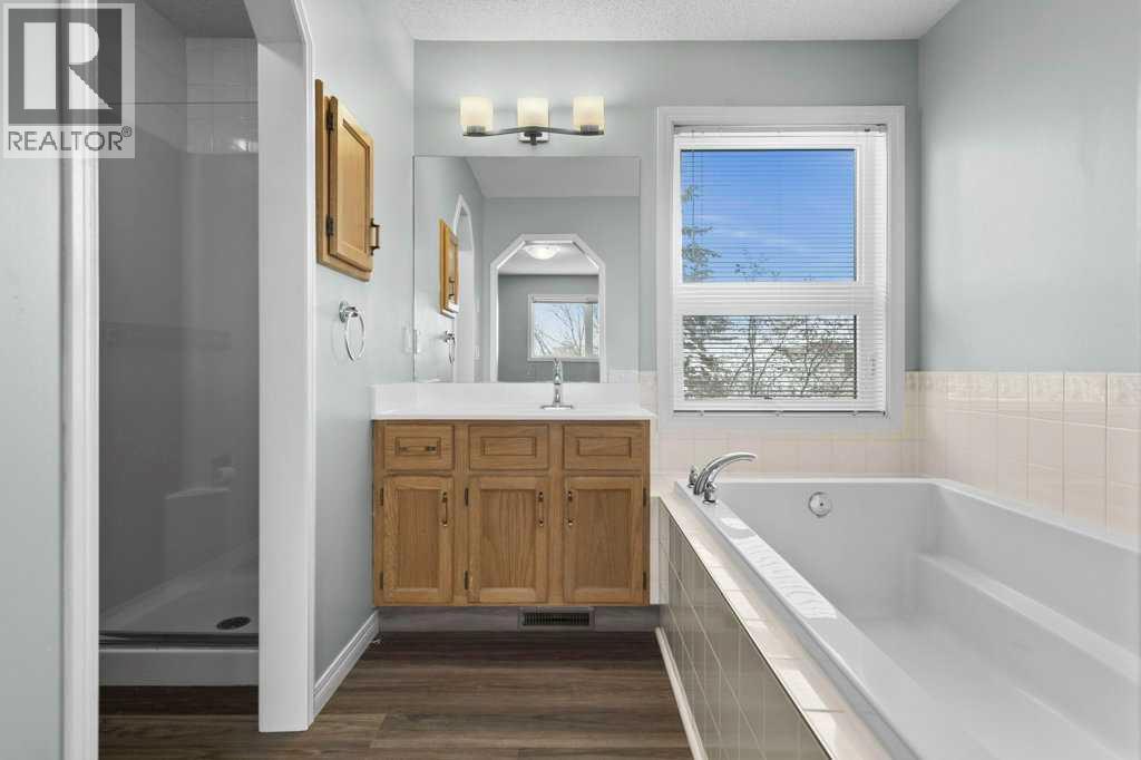 Single Family House for Sale in  Douglas Woods Heights SE Douglasdale/Glen Calgary 