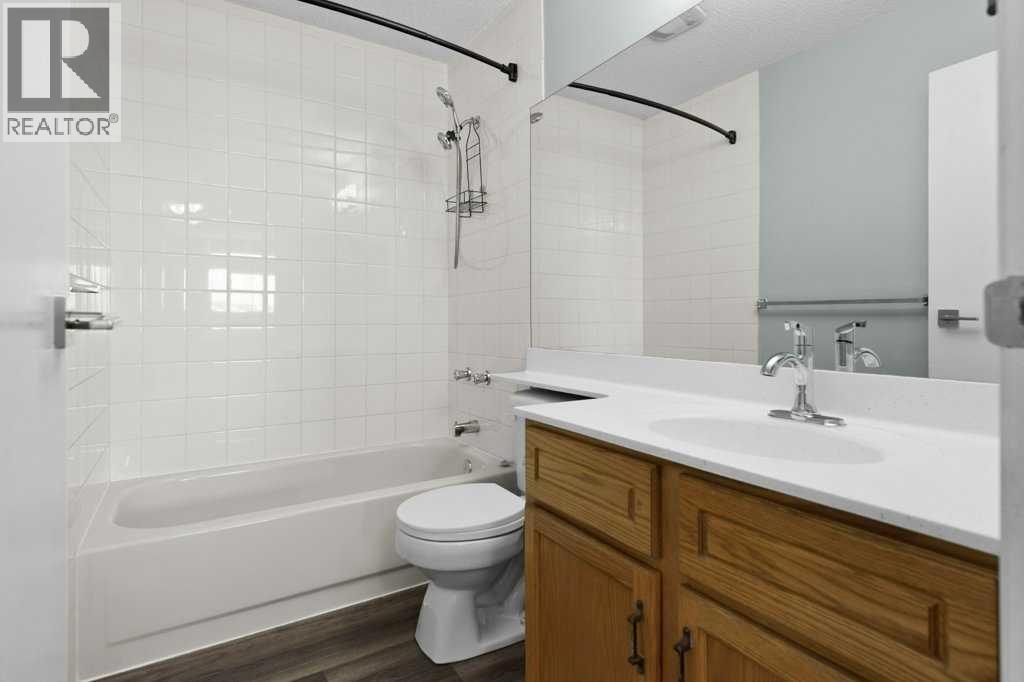 Single Family House for Sale in  Douglas Woods Heights SE Douglasdale/Glen Calgary 