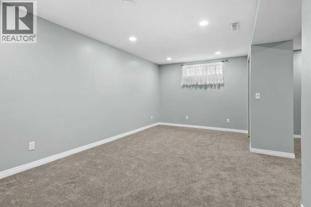 Single Family House for Sale in  Douglas Woods Heights SE Douglasdale/Glen Calgary 