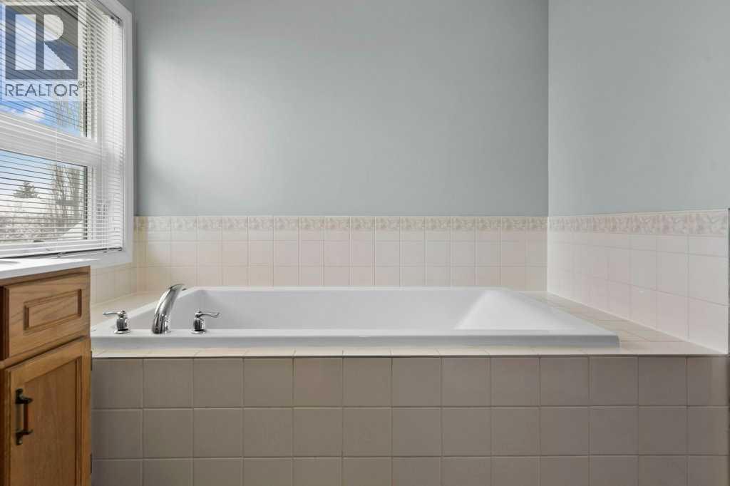 Single Family House for Sale in  Douglas Woods Heights SE Douglasdale/Glen Calgary 