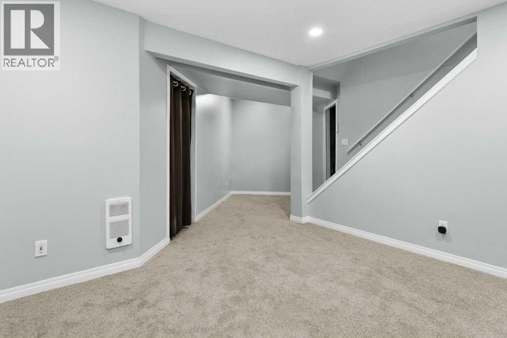 Single Family House for Sale in  Douglas Woods Heights SE Douglasdale/Glen Calgary 