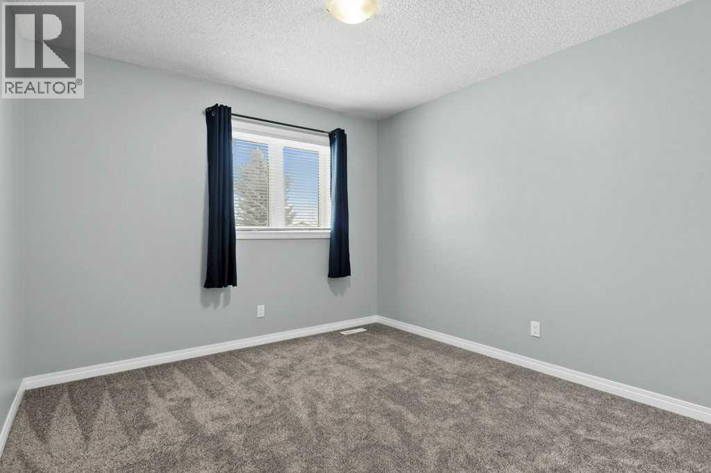 Single Family House for Sale in  Douglas Woods Heights SE Douglasdale/Glen Calgary 