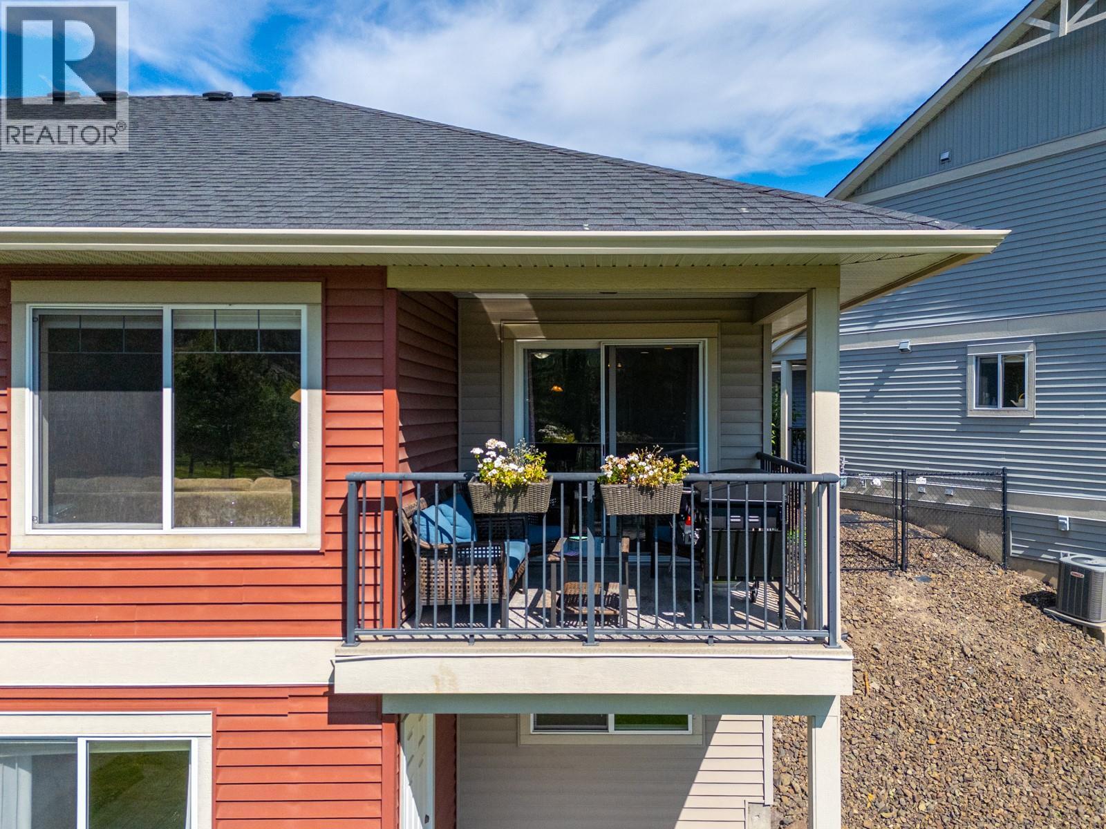 1900 HUGH ALLAN Drive, Kamloops - Exteriors - Photo 3