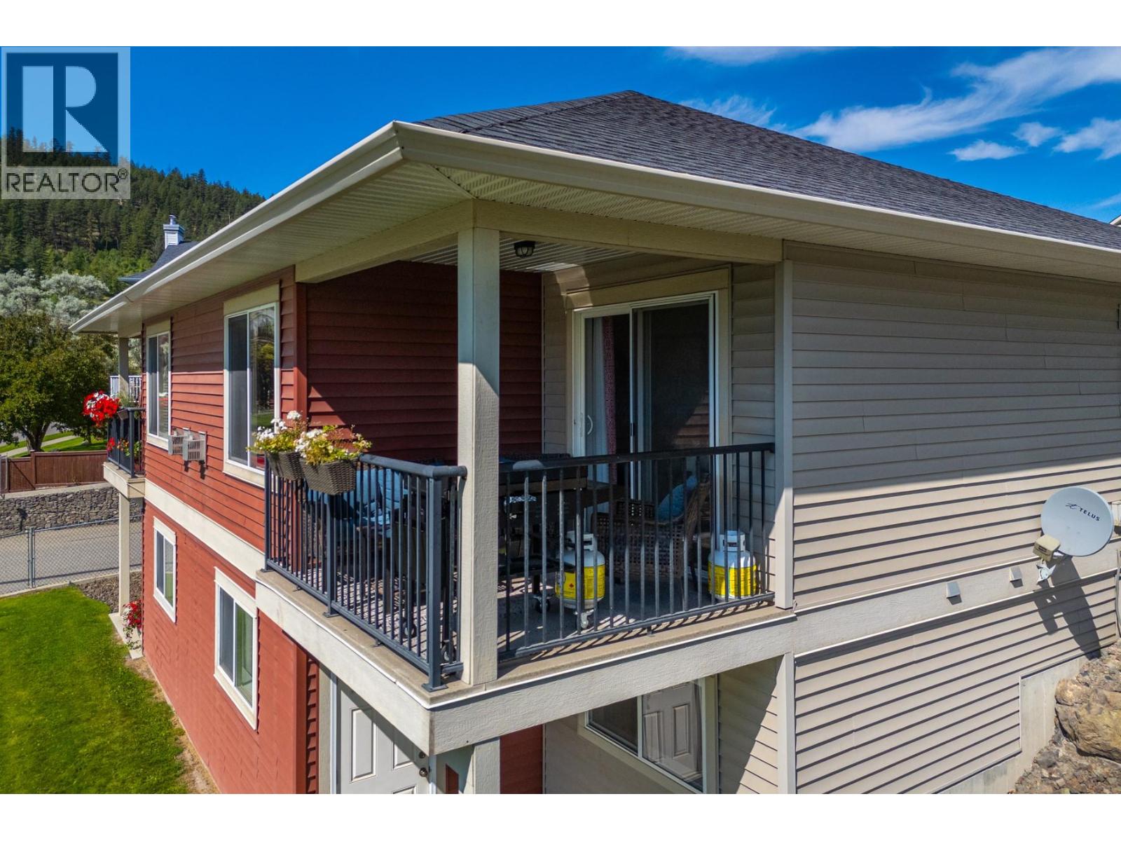 1900 HUGH ALLAN Drive, Kamloops - Exteriors - Photo 11