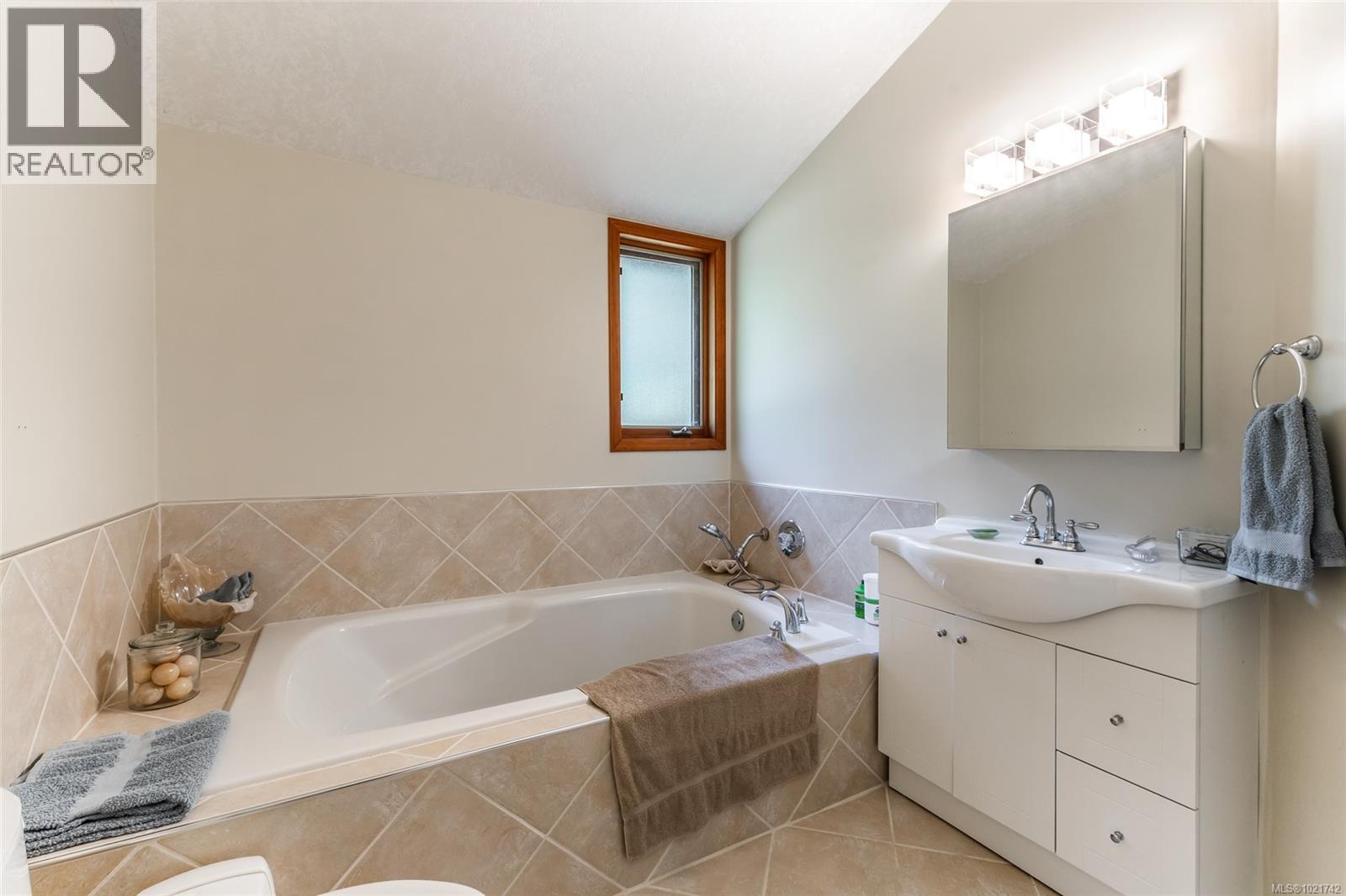 4961 Aho Rd, Ladysmith