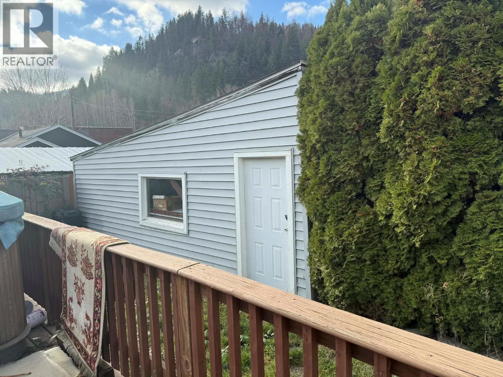 168 CRESCENT Street, Castlegar