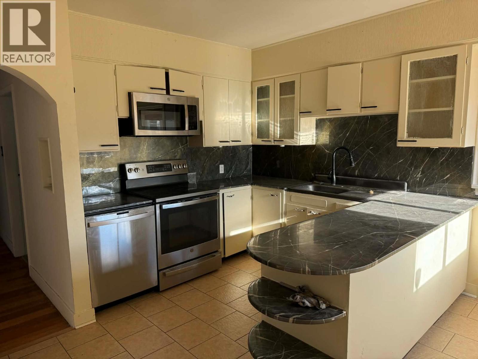 168 CRESCENT Street, Castlegar