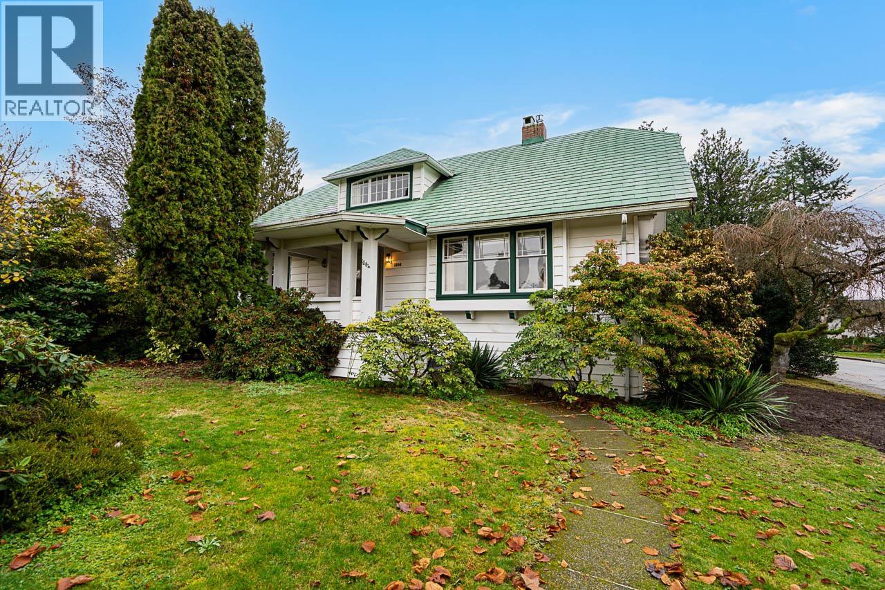 1204 GRAND BOULEVARD, North Vancouver