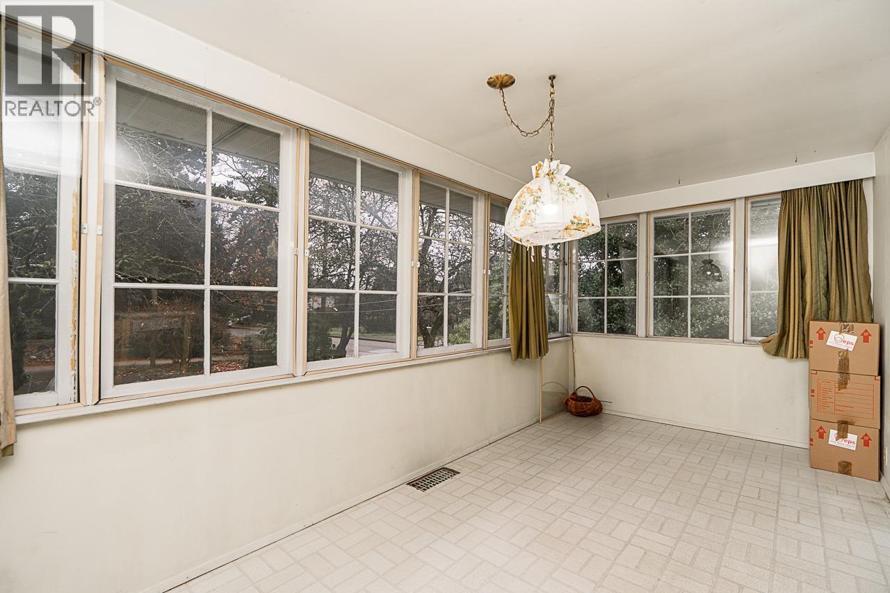 1204 GRAND BOULEVARD, North Vancouver