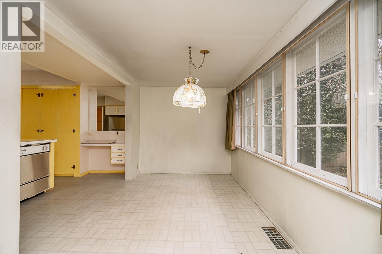 1204 GRAND BOULEVARD, North Vancouver